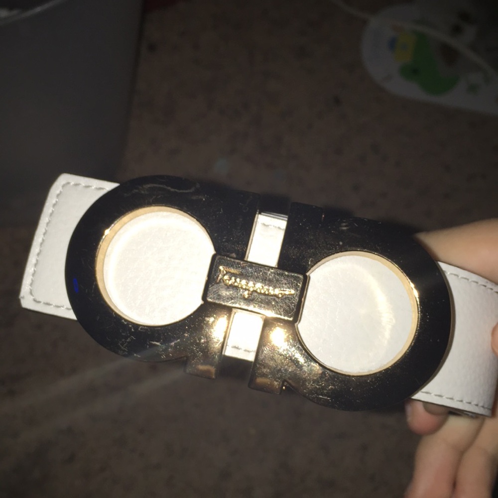 Salvatore Ferragamo style belt